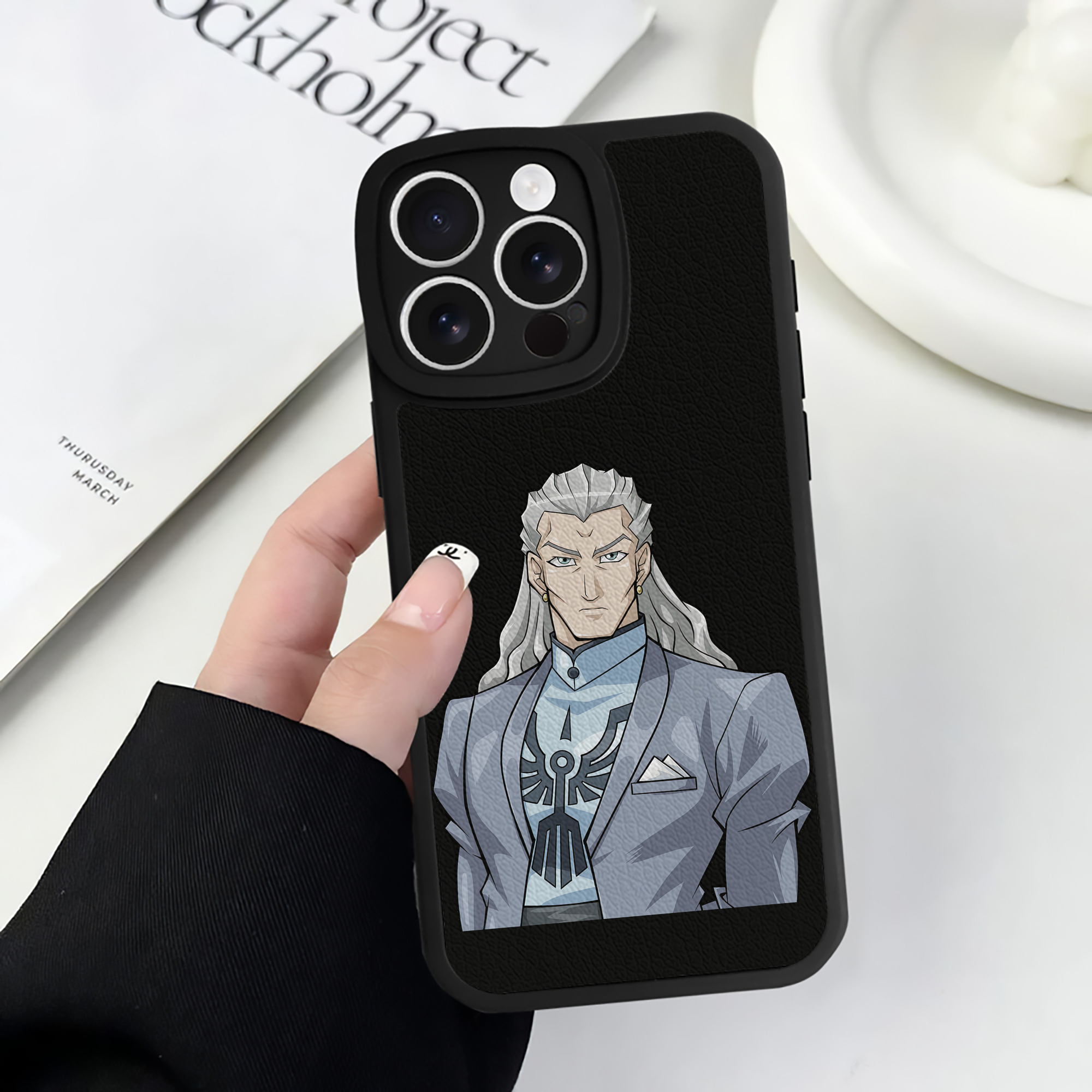 （画像用） 遊☆戯☆王 Yu-Gi-Oh! 【iPhone 16シリーズ対応】シリコンスマホケース（レザー調） 材質：シリコン